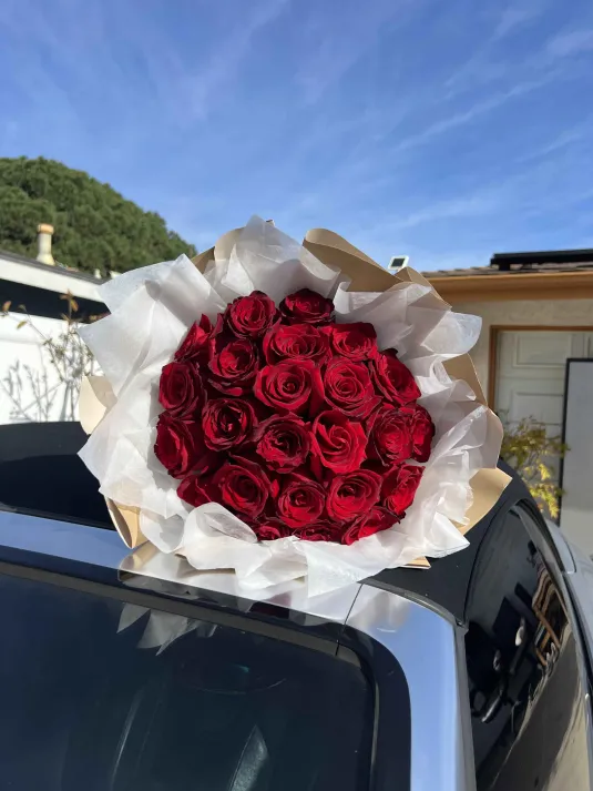 Ceremony floral installation with soft neutral blooms.